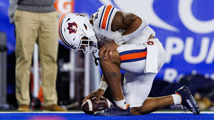 Auburn Tigers running back Jarquez Hunter had a career high in carries, and not coincidentally, yards against the Kentucky Wildcats. Auburn Tigers running back Jarquez Hunter had a career high in carries, and not coincidentally, yards against the Kentucky Wildcats.