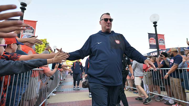 Sep 27, 2025; Champaign, Illinois, USA; Illinois Fighting Illini head coach Bret Bielema leads his team down the Illini Walk before an NCAA football game with the Southern California Trojans at Memorial Stadium. Mandatory Credit: Ron Johnson-Imagn Images Sep 27, 2025; Champaign, Illinois, USA; Illinois Fighting Illini head coach Bret Bielema leads his team down the Illini Walk before an NCAA football game with the Southern California Trojans at Memorial Stadium. Mandatory Credit: Ron Johnson-Imagn Images