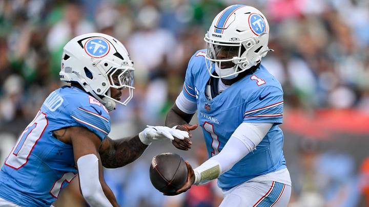 Sep 20, 2026; Nashville, Tennessee, USA; Tennessee Titans quarterback Cam Ward (1) hands the ball off to running back Tony Pollard (20) against the Philadelphia Eagles during the second half at Nissan Stadium. Mandatory Credit: Steve Roberts-Imagn Images Sep 20, 2026; Nashville, Tennessee, USA; Tennessee Titans quarterback Cam Ward (1) hands the ball off to running back Tony Pollard (20) against the Philadelphia Eagles during the second half at Nissan Stadium. Mandatory Credit: Steve Roberts-Imagn Images