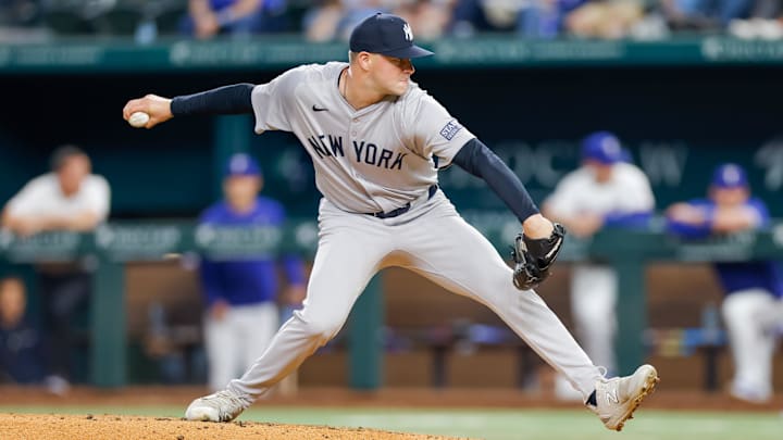 Sep 4, 2024; Arlington, Texas, USA; New York Yankees pitcher Scott Effross (59) comes in to pitch during the fourth inning against the Texas Rangers at Globe Life Field. Mandatory Credit: Andrew Dieb-Imagn Images