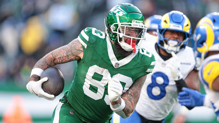 Dec 22, 2024; East Rutherford, New Jersey, USA; New York Jets tight end Tyler Conklin (83) gains yards after catch as Los Angeles Rams linebacker Jared Verse (8) pursues during the second half at MetLife Stadium. Mandatory Credit: Vincent Carchietta-Imagn Images Dec 22, 2024; East Rutherford, New Jersey, USA; New York Jets tight end Tyler Conklin (83) gains yards after catch as Los Angeles Rams linebacker Jared Verse (8) pursues during the second half at MetLife Stadium. Mandatory Credit: Vincent Carchietta-Imagn Images