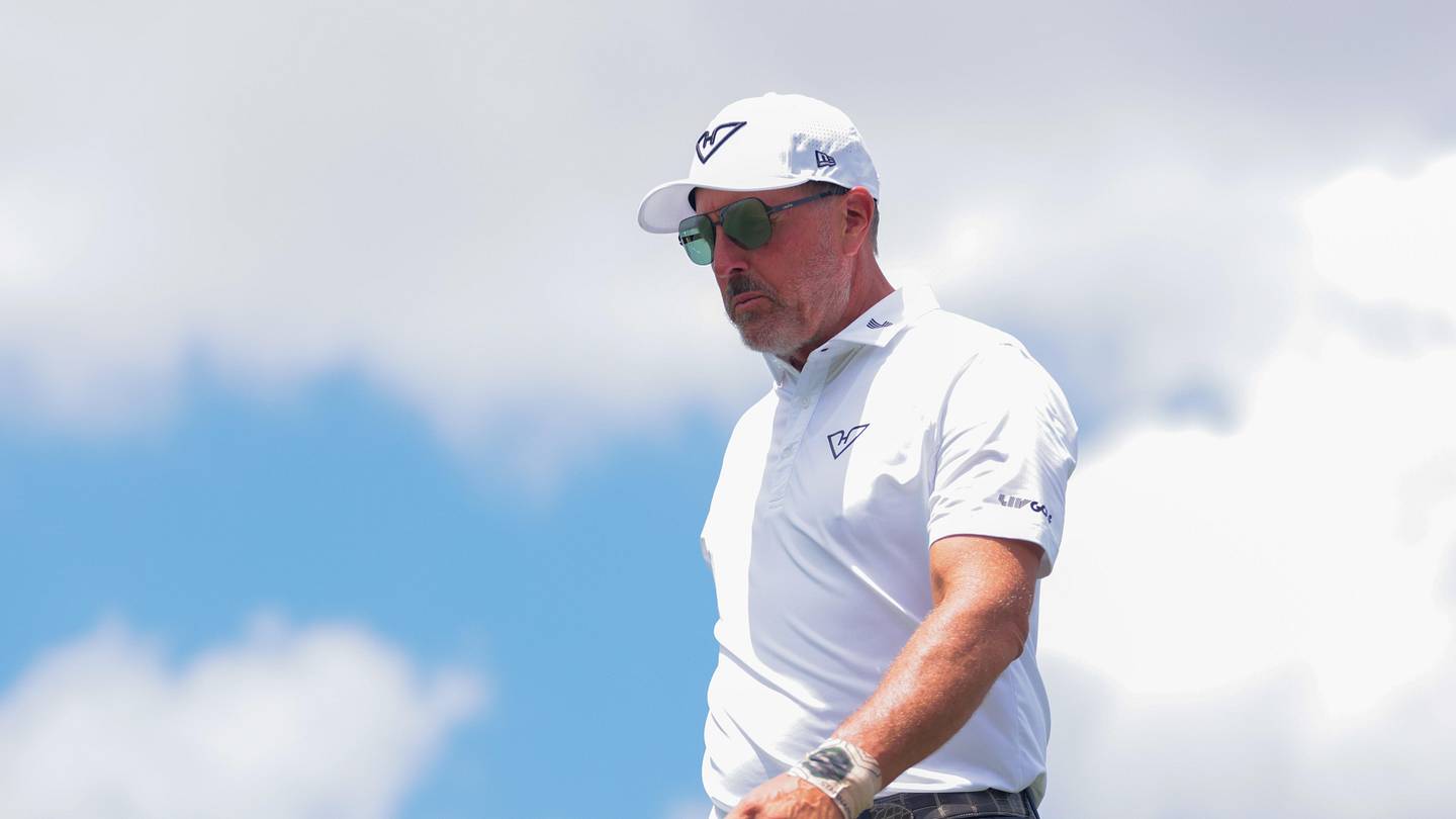 Scottie Scheffler Dominates CJ Cup, Mickelson Concedes Defeat