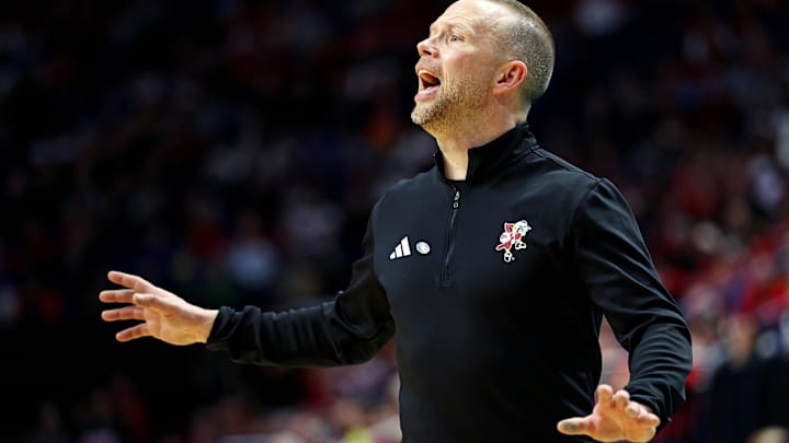Mar 20, 2025; Lexington, KY, USA; Louisville Cardinals head coach Pat Kelsey calls to his team during the second half against the Creighton Bluejays in the first round of the NCAA Tournament at Rupp Arena. 