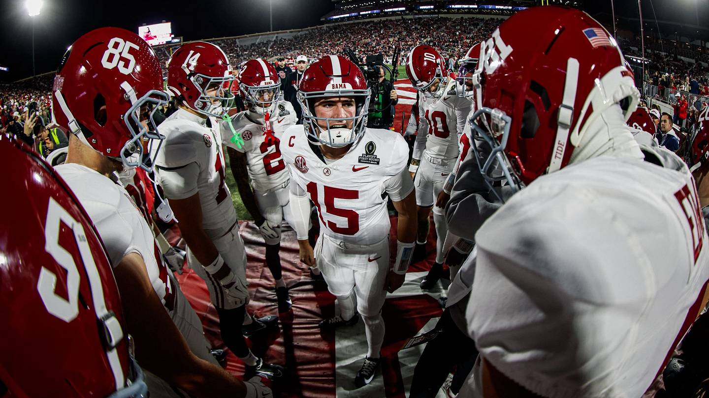 Live Updates from Alabama Football at Oklahoma in First Round of CFP