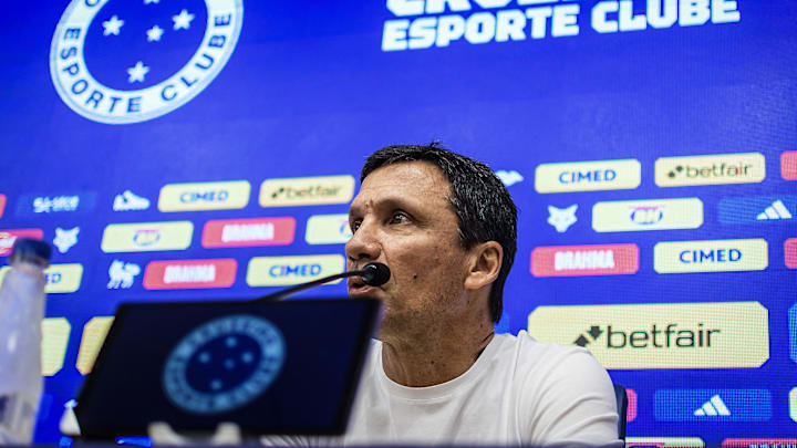 Treinador de 52 anos foi apresentado na Toca da Raposa 2, em Belo Horizonte (MG)