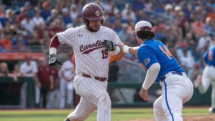 Gators utility Jac Caglianone (14) with the catch at first for the out against Gamecocks catcher Cole Messina (19)