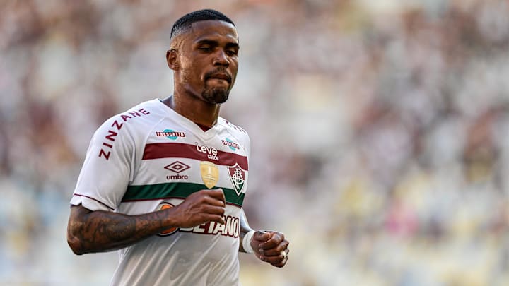 Douglas Costa foi um dos oito reforços do Flu neste início de 2024