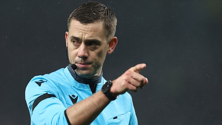 Clément Turpin est très critiqué. Clément Turpin est très critiqué.