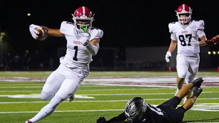Wide receiver Devin Fitzgerald (1), pictured here competing for the Brophy College Preparatory football team in Arizona, officially signed on with Notre Dame on Wednesday (Dec. 3). Devin is the son of legendary Arizona Cardinals receiver Larry Fitzgerald.