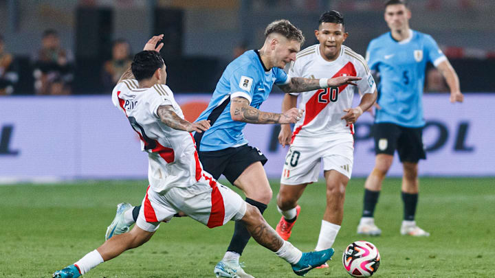 Uruguai e Peru se enfrentam no Centenário Uruguai e Peru se enfrentam no Centenário