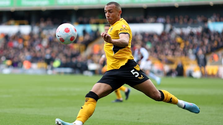 Aos 33 anos, o jogador retorna ao futebol brasileiro após 12 anos na Europa