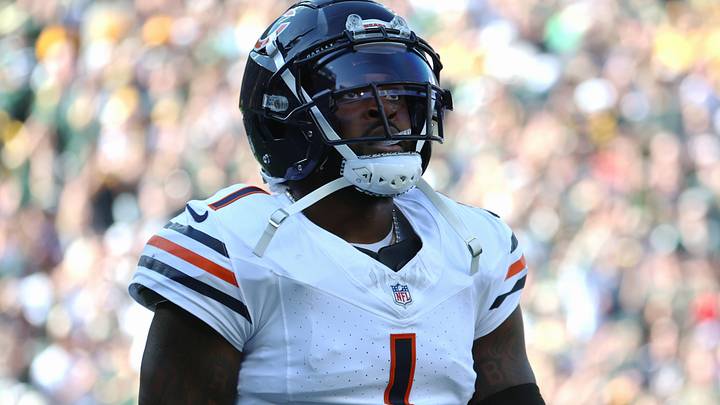 Chicago Bears defensive back Jaylon Johnson (1) reacts after a touchdown by Green Bay Packers during the third quarter at Lambeau Field. Mandatory Credit: Mike Dinovo-Imagn Images Chicago Bears defensive back Jaylon Johnson (1) reacts after a touchdown by Green Bay Packers during the third quarter at Lambeau Field. Mandatory Credit: Mike Dinovo-Imagn Images