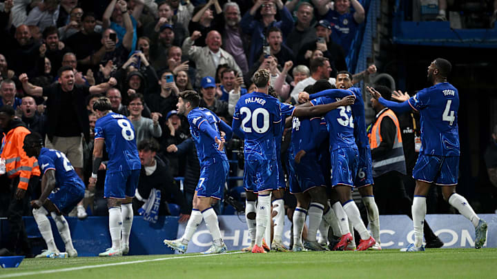 Chelsea reencontra torcida em Londres
