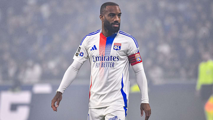 Alexandre Lacazette devrait démarrer titulaire à Lyon. Alexandre Lacazette devrait démarrer titulaire à Lyon.