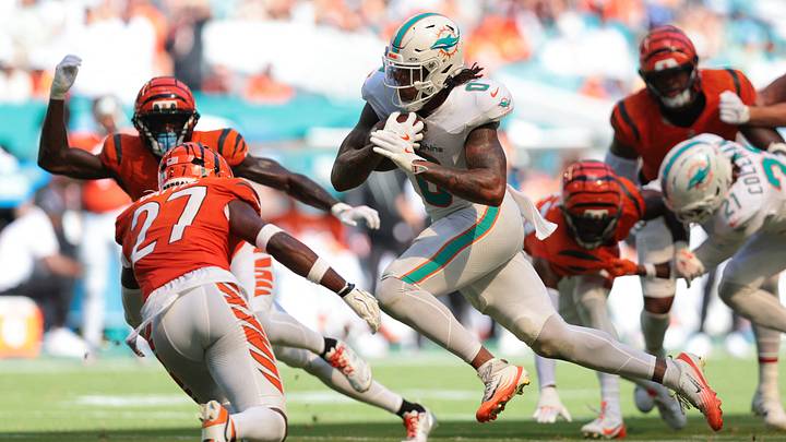 Miami Dolphins running back Ollie Gordon II (0) runs with the ball against the Cincinnati Bengals during the third quarter at Hard Rock Stadium. Miami Dolphins running back Ollie Gordon II (0) runs with the ball against the Cincinnati Bengals during the third quarter at Hard Rock Stadium.