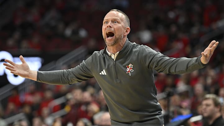 Nov 22, 2024; Louisville, Kentucky, USA; Louisville Cardinals head coach Pat Kelsey reacts during the second half against the Winthrop Eagles at KFC Yum! Center. Louisville defeated Winthrop 76-61. Nov 22, 2024; Louisville, Kentucky, USA; Louisville Cardinals head coach Pat Kelsey reacts during the second half against the Winthrop Eagles at KFC Yum! Center. Louisville defeated Winthrop 76-61.