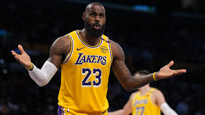 Golden State Warriors v Los Angeles Lakers