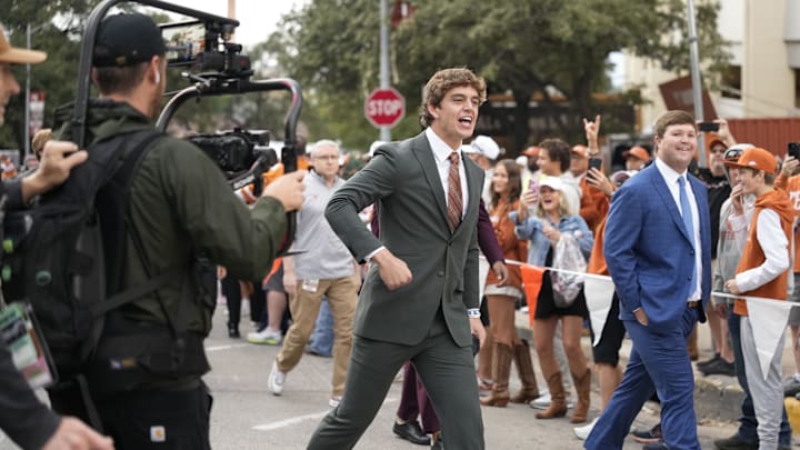 Nov 1, 2025; Austin, Texas, USA; Texas Longhorns quarterback Arch Manning (16) rouses the fans when entering Darrell K Royal-Texas Memorial Stadium before a game against the Vanderbilt Commodores. Mandatory Credit: Scott Wachter-Imagn Images Nov 1, 2025; Austin, Texas, USA; Texas Longhorns quarterback Arch Manning (16) rouses the fans when entering Darrell K Royal-Texas Memorial Stadium before a game against the Vanderbilt Commodores. Mandatory Credit: Scott Wachter-Imagn Images
