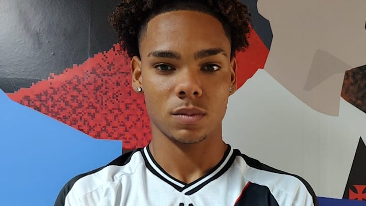 Walace fez a sua estreia como profissional do Vasco neste jogo Walace fez a sua estreia como profissional do Vasco neste jogo