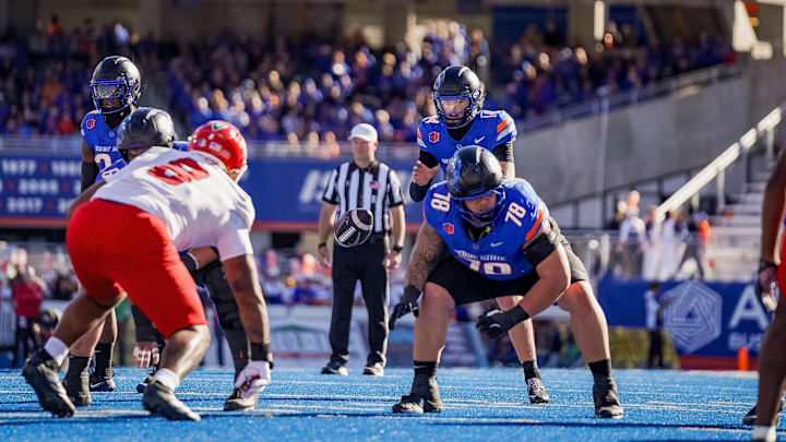 Boise State Broncos quarterback Max Cutforth (14).