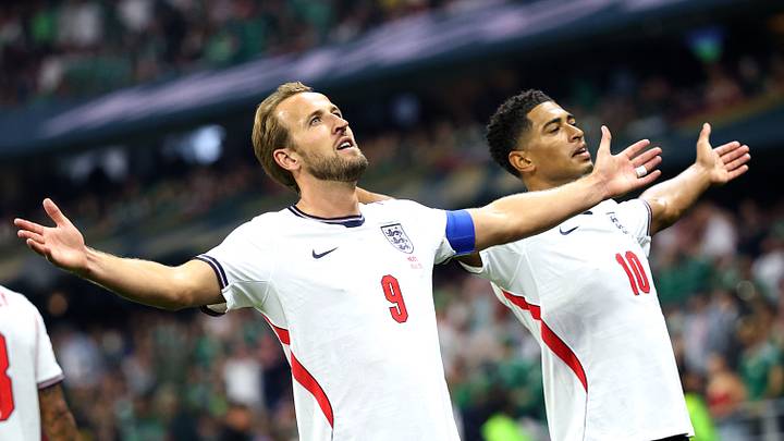 Verlor am Mikrofon seine Stimme: Englands Kapitän Harry Kane Verlor am Mikrofon seine Stimme: Englands Kapitän Harry Kane