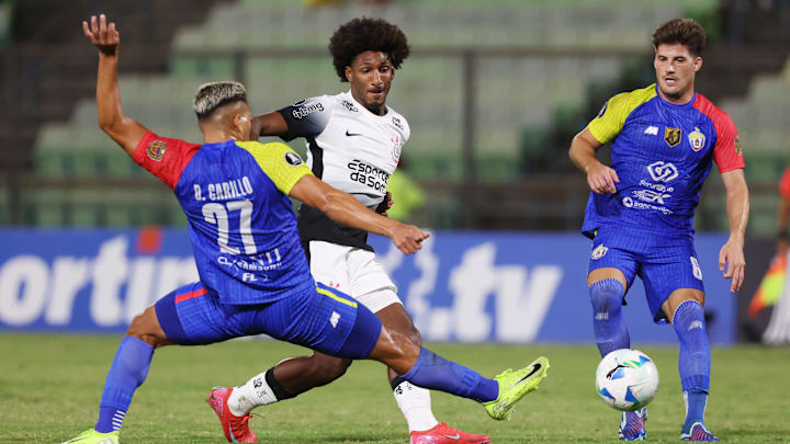 Corinthians entra como favorito diante da Universidad Central