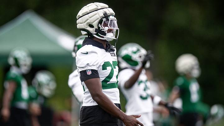 New York Jets cornerback Keidron Smith (22) warms up during training camp at Atlantic Health Jets Training Center. Mandatory Credit: John Jones-Imagn Images New York Jets cornerback Keidron Smith (22) warms up during training camp at Atlantic Health Jets Training Center. Mandatory Credit: John Jones-Imagn Images