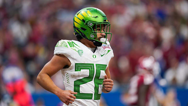 Dec 29, 2021; San Antonio, Texas, USA; Oregon Ducks running back Travis Dye (26) has just transferred to the USC football program.