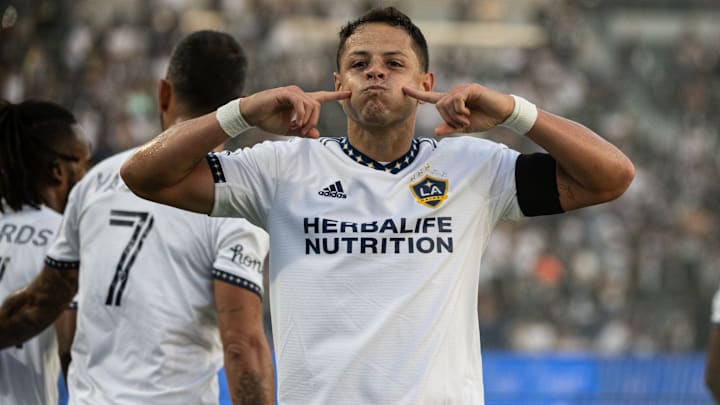 "Chicharito" Hernández marcó otro gol para el Galaxy, esta vez a pase de Riqui Puig