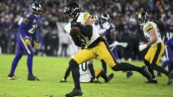 Dec 21, 2024; Baltimore, Maryland, USA; Pittsburgh Steelers safety Minkah Fitzpatrick (39) intercepts a pass during the second half against the Baltimore Ravens at M&T Bank Stadium. Mandatory Credit: Tommy Gilligan-Imagn Images Dec 21, 2024; Baltimore, Maryland, USA; Pittsburgh Steelers safety Minkah Fitzpatrick (39) intercepts a pass during the second half against the Baltimore Ravens at M&T Bank Stadium. Mandatory Credit: Tommy Gilligan-Imagn Images
