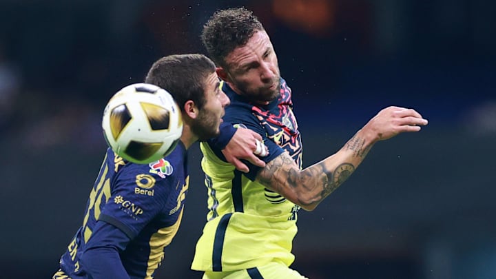 Alek Álvarez de los Pumas y Miguel Layún del América durante los cuartos de final del Grita México 2021. Alek Álvarez de los Pumas y Miguel Layún del América durante los cuartos de final del Grita México 2021.