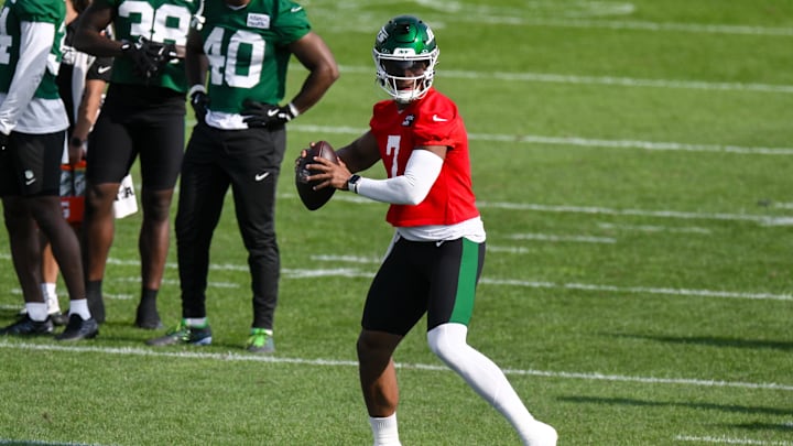 Jul 24, 2025; Florham Park, NY, USA; New York Jets quarterback Justin Fields (7) participates in a drill during training camp at Atlantic Health Jets Training Center. Mandatory Credit: John Jones-Imagn Images