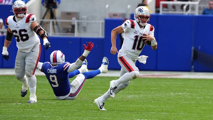 Oct. 4, 2026; Orchard Park, New York, USA; New England Patriots' quarterback Drake Maye (10) rushes for a big gain during the fourth quarter against the Buffalo Bills at Highmark Stadium. Oct. 4, 2026; Orchard Park, New York, USA; New England Patriots' quarterback Drake Maye (10) rushes for a big gain during the fourth quarter against the Buffalo Bills at Highmark Stadium.