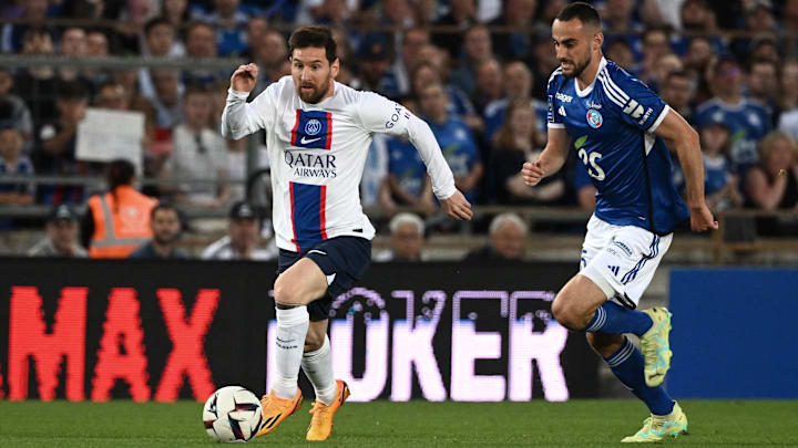 Lionel Messi ouvre le score pour le PSG face à Strasbourg. Lionel Messi ouvre le score pour le PSG face à Strasbourg.