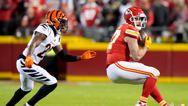 Travis Kelce needs 16 receiving yards for his eighth straight 1,000-yard season