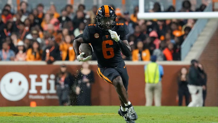 Nov 2, 2024; Knoxville, Tennessee, USA; Tennessee Volunteers running back Dylan Sampson (6) runs with the ball against the Kentucky Wildcats during the second half at Neyland Stadium. Mandatory Credit: Angelina Alcantar/USA TODAY Network via Imagn Images
