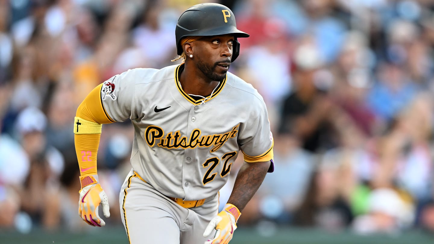 Former MLB GM Predicts Powerful Pittsburgh Pirates Trade Target to Replace Andrew McCutchen