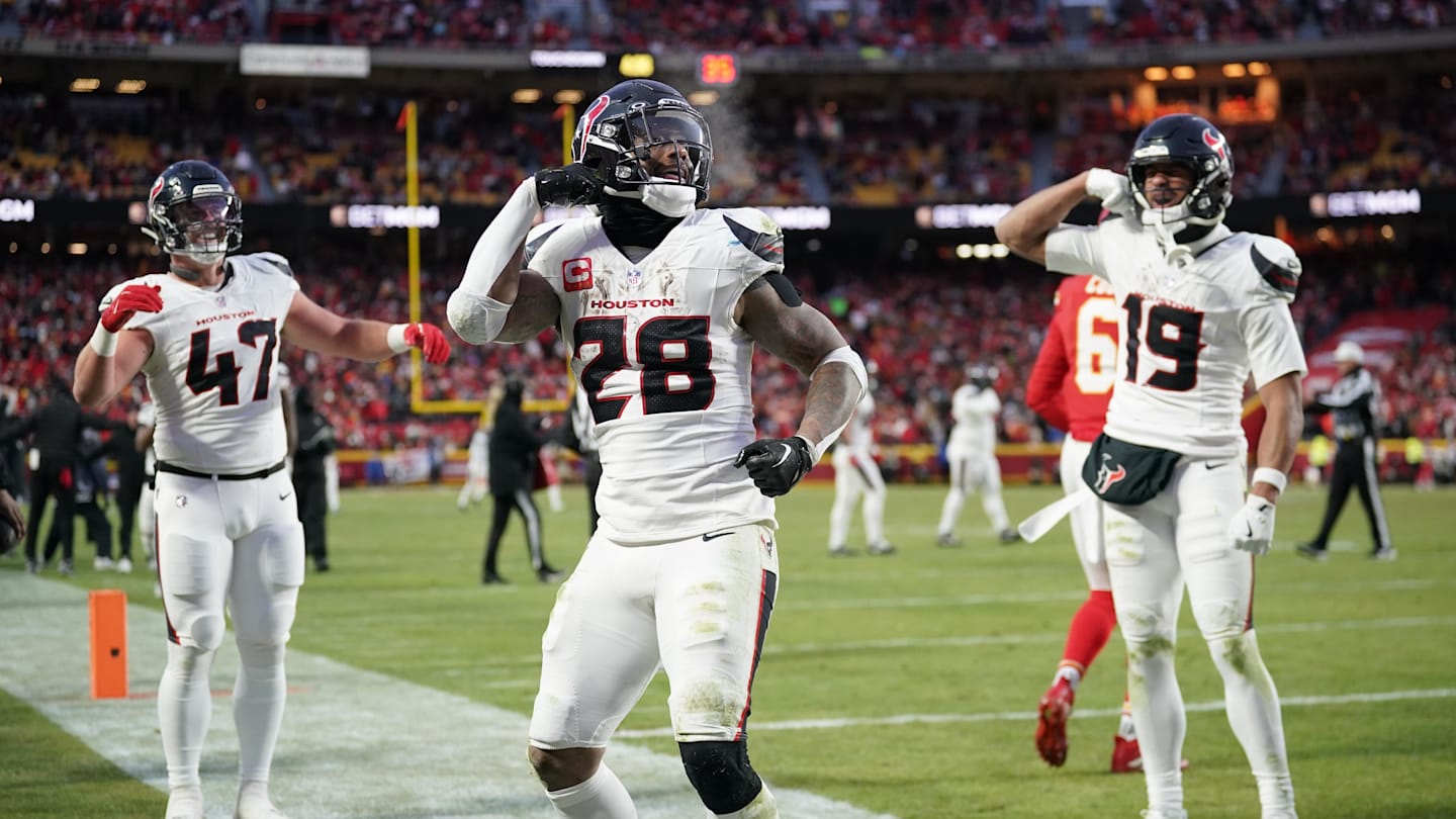 Texans WR Weighs In on Joe Mixon's Bizarre Injury Situation