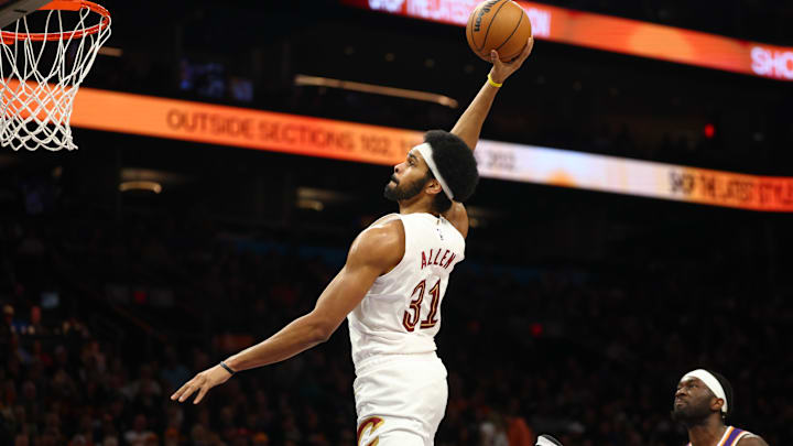 Jan 30, 2026; Phoenix, Arizona, USA; Cleveland Cavaliers center Jarrett Allen (31) slam dunks the ball against the Phoenix Suns in the first half at Mortgage Matchup Center. Mandatory Credit: Mark J. Rebilas-Imagn Images