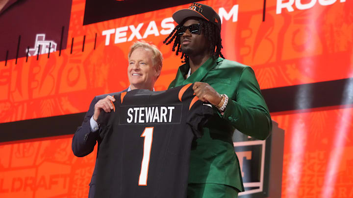 Apr 24, 2025; Green Bay, WI, USA; NFL commissioner Roger Goodell with Texas A&M Aggies defensive end Shemar Stewart after her is selected by the Cincinnati Bengals as the number seventeen pick in the first round of the 2025 NFL Draft at Lambeau Field. Mandatory Credit: Kirby Lee-Imagn Images