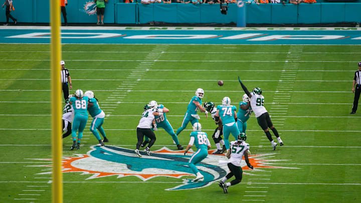Miami Dolphins quarterback Skylar Thompson (19) throws the football down the field during the first quarter of the game between the New York Jets and host Miami Dolphins at Hard Rock Stadium on Sunday, January 8, 2023, in Miami Gardens, FL.