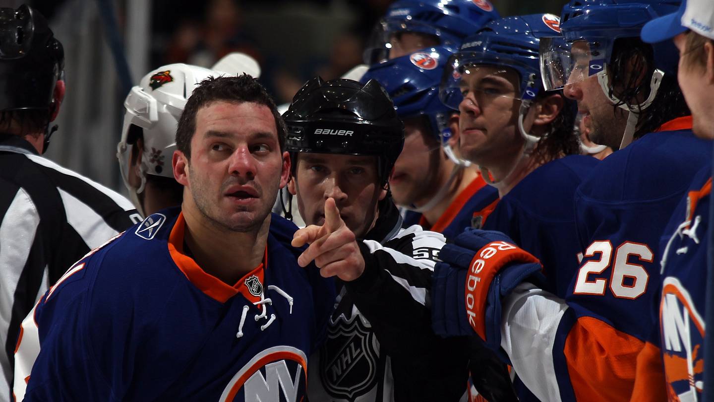 Islanders’ Konopka: 307 Penalty Minutes, 25 Fights!