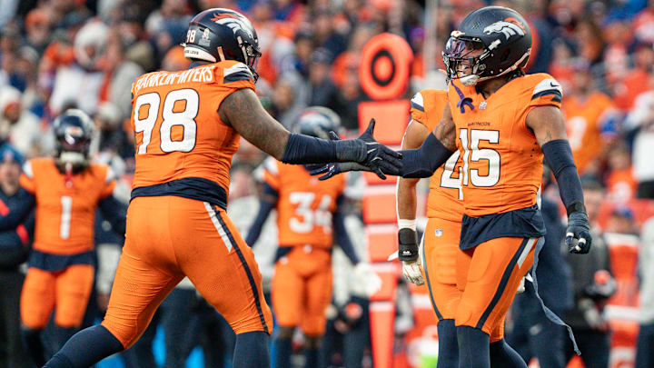 NFL, American Football Herren, USA Football 2024: Atlanta Falcons vs Denver Broncos Nov 17 November 17, 2024: Denver Broncos linebacker Nik Bonitto (15) celebrates his sack with teammate Denver Broncos defensive end John Franklin-Myers (98) in the second half of the football game between the Denver Broncos and Atlanta Falcons. 