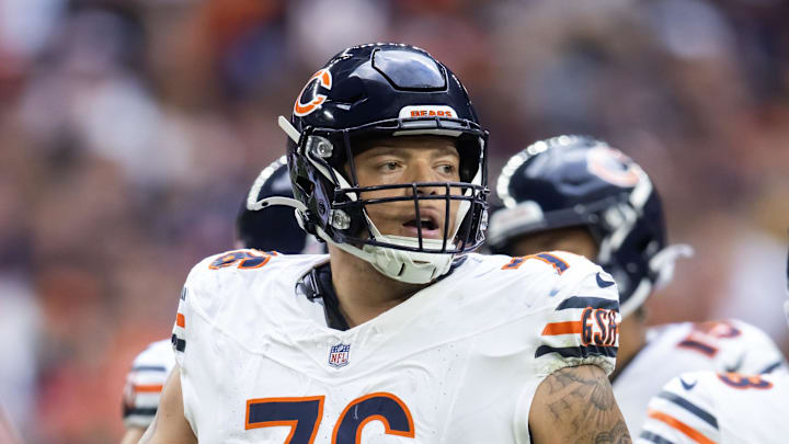 Nov 3, 2024; Glendale, Arizona, USA; Chicago Bears guard Teven Jenkins (76) against the Arizona Cardinals at State Farm Stadium. Mandatory Credit: Mark J. Rebilas-Imagn Images