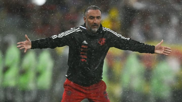 Vítor Pereira conseguiu perder três competições em menos de dois meses de trabalho no Flamengo; parabéns aos envolvidos