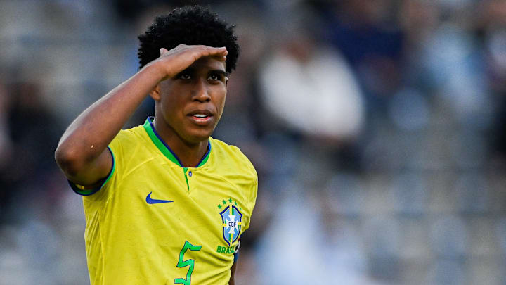 Cria do Vasco, Andrey Santos já defendeu a equipe principal da Seleção Brasileira