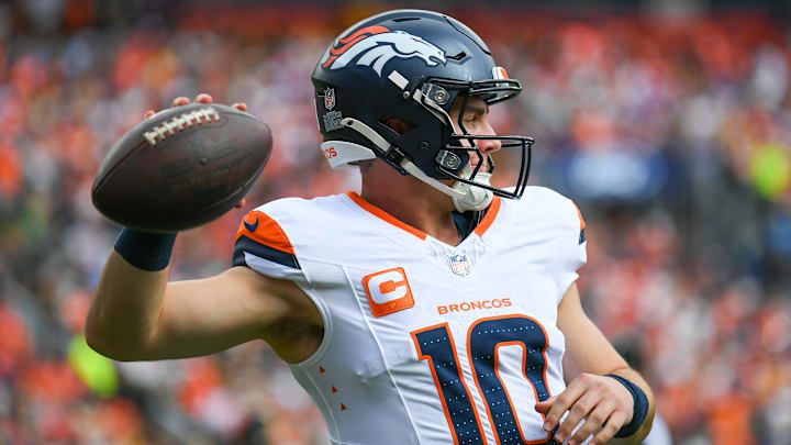 DENVER, CO - SEPTEMBER 15: Denver quarterback Bo Nix (10) in action during a game between the Denver Broncos and the Pittsburgh Steelers at Empower Field at Mile High in Denver, CO on September 15, 2024. 