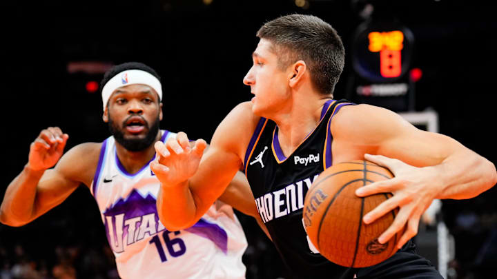 Oct 31, 2025; Phoenix, Arizona, USA; Phoenix Suns guard Collin Gillespie (12) drives to the basket in the second half between the Phoenix Suns and the Utah Jazz at Mortgage Matchup Center. Mandatory Credit: Arianna Grainey-Imagn Images Oct 31, 2025; Phoenix, Arizona, USA; Phoenix Suns guard Collin Gillespie (12) drives to the basket in the second half between the Phoenix Suns and the Utah Jazz at Mortgage Matchup Center. Mandatory Credit: Arianna Grainey-Imagn Images