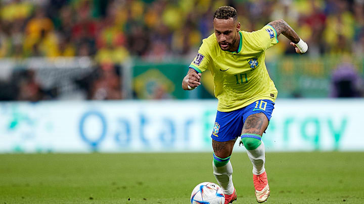 Neymar Jr. salió lesionado en el choque ante Serbia