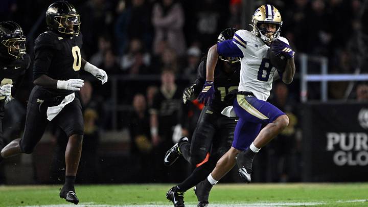 Huskies wide receiver Chris Lawson (8) had 6 catches for 103 yards against Purdue. 